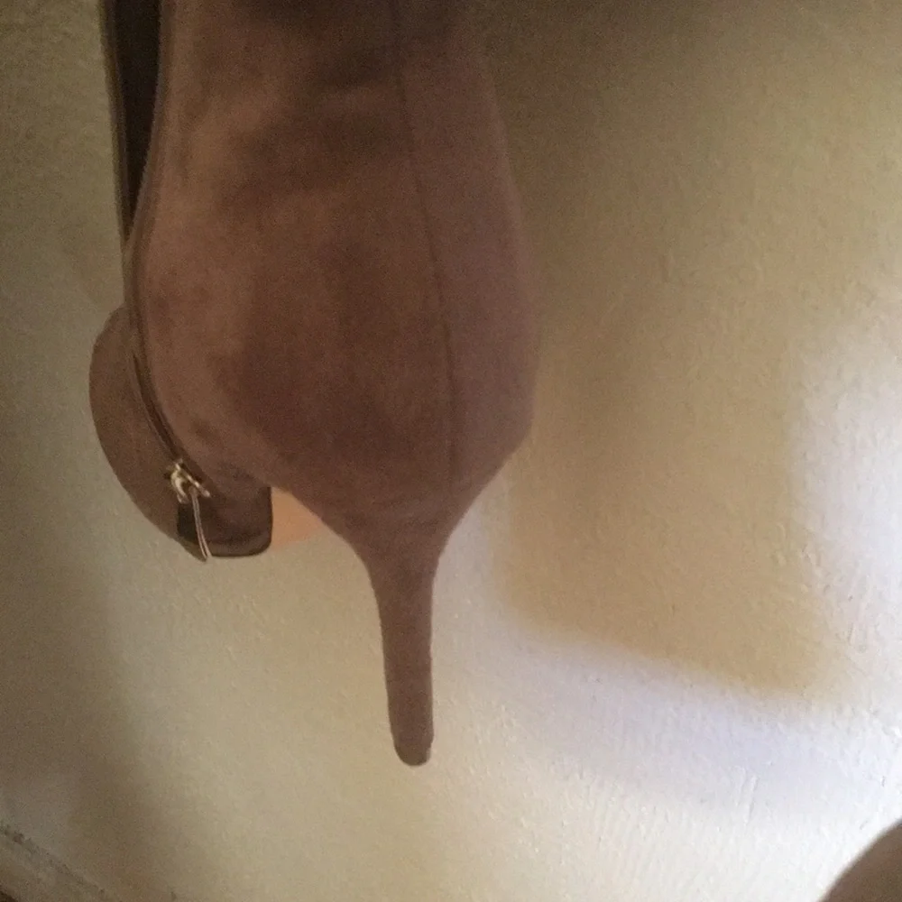Boot - Picture 3 of 3